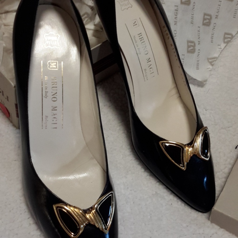 Bruno Magali black patent 10.5 B
